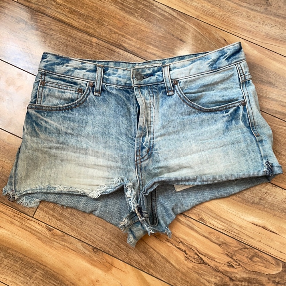 FREE PEOPLE BUTTON FLY FADED DENIM SHORTS